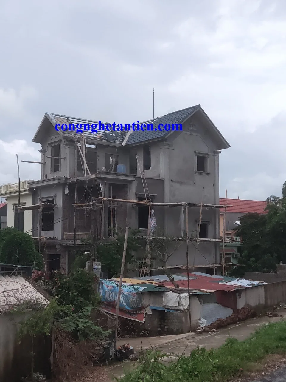 thi-cong-chong-set-biet-thu-thanh-hoa